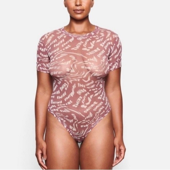 SKIMS  Raspberry swirl short sleeve bodysuit tee, NWT Size XL - Picture 1 of 5